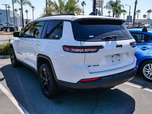 Used 2022 Jeep Grand Cherokee L Laredo image 12