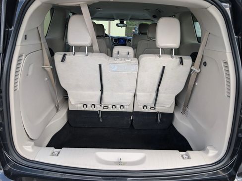 Used 2017 Chrysler Pacifica Touring-L w/ Tire & Wheel Group image 22