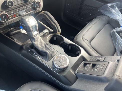 New 2025 Ford Bronco Badlands image 30