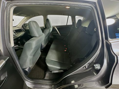 Used 2018 Toyota RAV4 LE FWD image 25