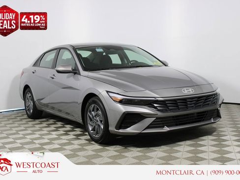 Used 2025 Hyundai Elantra Blue image 1