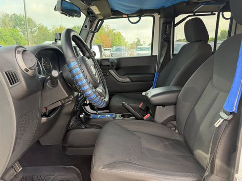 Used 2015 Jeep Wrangler Unlimited Sport w/ Quick Order Package 24S AWD/4WD image 11