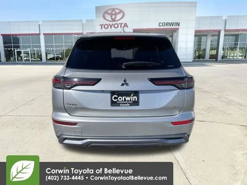 Used 2025 Mitsubishi Outlander SE image 4