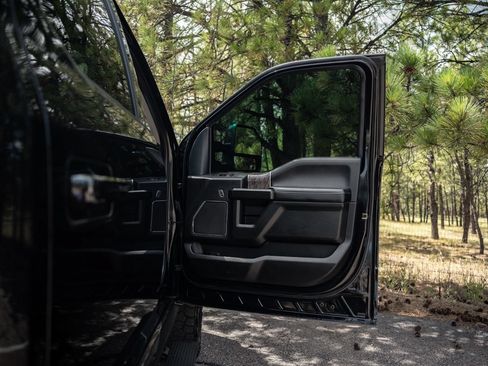 Used 2019 Ford F250 Lariat w/ Lariat Ultimate Package AWD/4WD image 32
