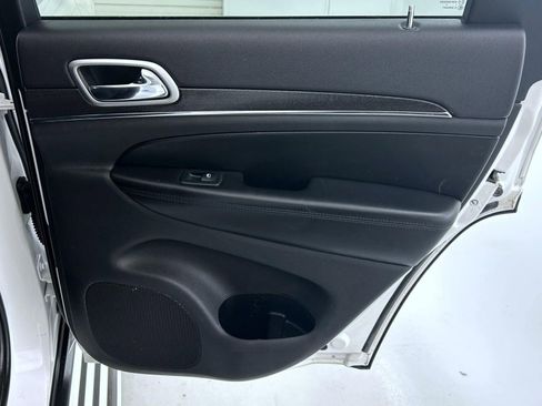 Used 2018 Jeep Grand Cherokee Limited image 17