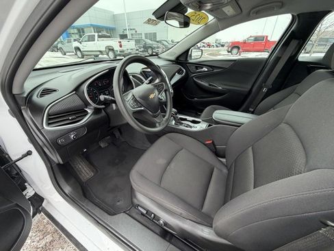 Used 2025 Chevrolet Malibu LT image 14