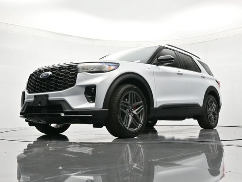 New 2026 Ford Explorer ST-Line w/ ST-Line Street Pack RWD image 39