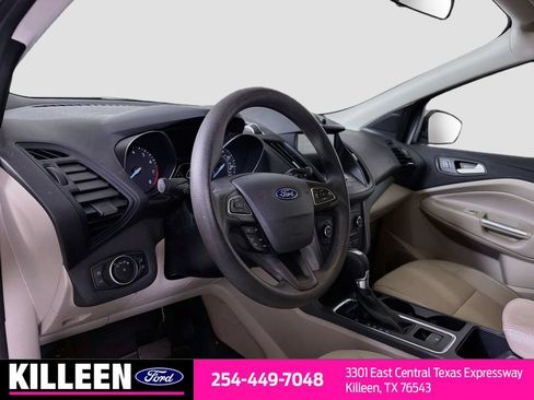 Used 2017 Ford Escape SE w/ Equipment Group 201A FWD image 9