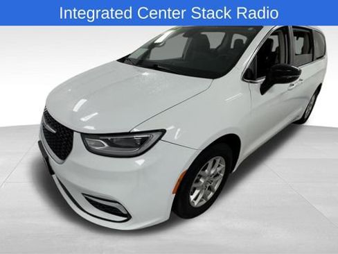 Used 2024 Chrysler Pacifica Touring-L FWD image 7