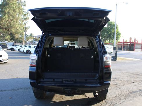 Used 2018 Toyota 4Runner SR5 Premium RWD image 36