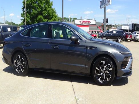 Used 2025 Hyundai Sonata SEL FWD image 5