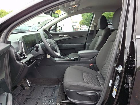 Used 2024 Kia Sportage LX AWD/4WD image 13