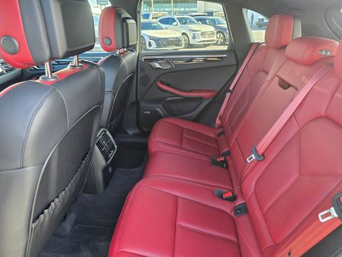 Used 2024 Porsche Macan S image 15