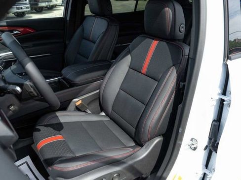 New 2026 Chevrolet Traverse RS image 13