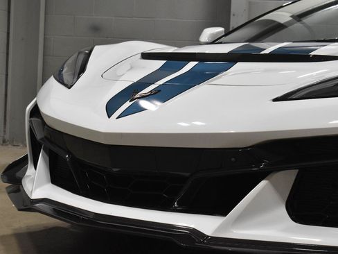 Used 2025 Chevrolet Corvette ZR1 w/ ZR1 Carbon Fiber Aero Package RWD image 31