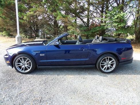 Used 2011 Ford Mustang GT Premium w/ Electronics Pkg RWD image 9