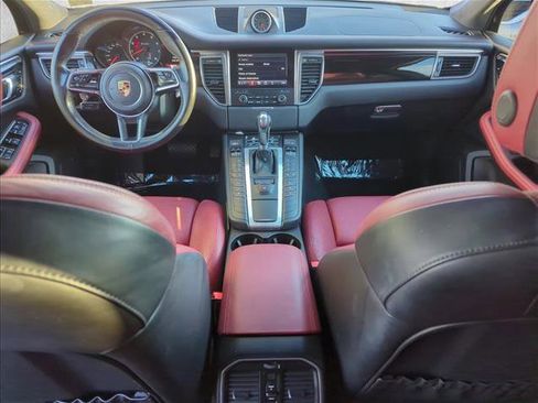 Used 2017 Porsche Macan Turbo image 25
