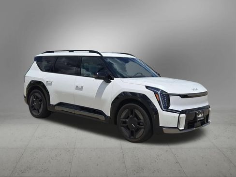 Certified 2024 Kia EV9 GT-Line AWD/4WD image 8