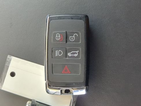 Used 2025 Land Rover Range Rover Sport SE image 36