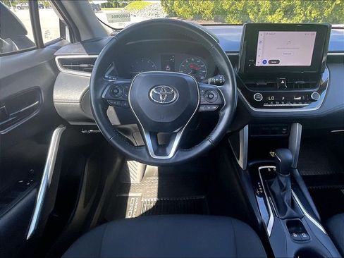 Used 2023 Toyota Corolla Cross LE w/ Moonroof Package AWD/4WD image 17