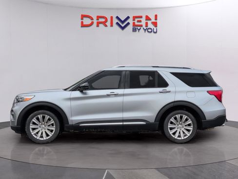 Used 2023 Ford Explorer Limited w/ Limited Technology Package image 2
