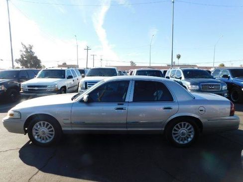 Used 2010 Mercury Grand Marquis LS RWD image 4