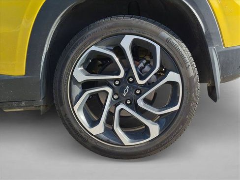 Used 2024 Chevrolet Trax RS w/ Sunroof Package FWD image 20