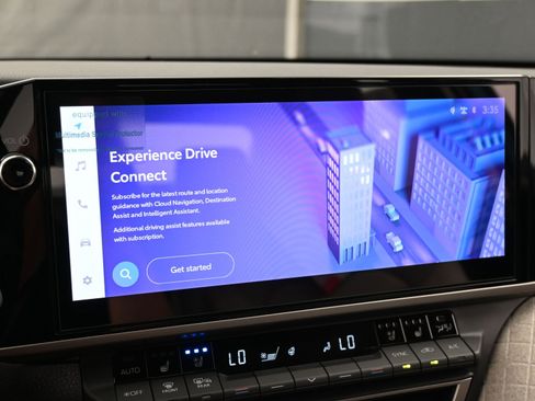 Used 2025 Toyota Camry XLE w/ Premium Plus Package image 11