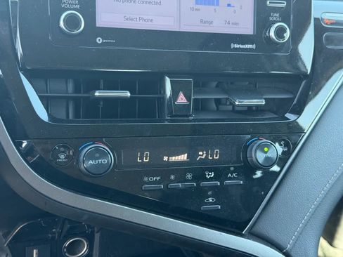 Used 2024 Toyota Camry SE w/ Convenience Package image 19