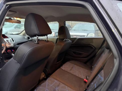Used 2013 Ford Fiesta SE image 24