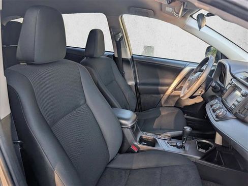 Used 2018 Toyota RAV4 LE image 20