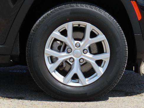 Certified 2023 Jeep Grand Cherokee Limited AWD/4WD image 13