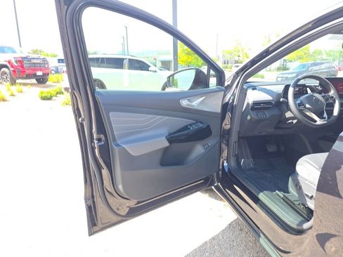 Certified 2023 Volkswagen ID.4 Pro S AWD/4WD image 9