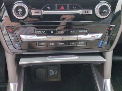 Used 2022 Ford Explorer Platinum w/ Technology Package AWD/4WD image 25