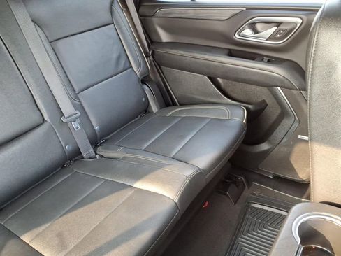 Used 2024 GMC Yukon SLT RWD image 18