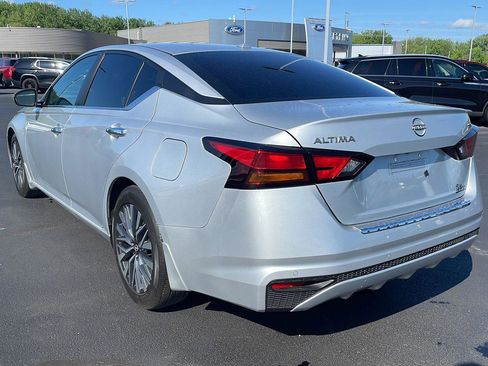 Used 2023 Nissan Altima 2.5 SV FWD image 3