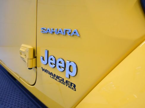 Used 2020 Jeep Wrangler Unlimited Sahara AWD/4WD image 37