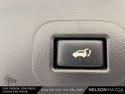 Used 2017 Nissan Armada Platinum w/ Interior Lighting Package image 38