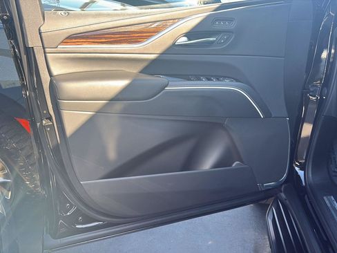 Used 2023 Cadillac Escalade ESV Premium Luxury RWD image 19