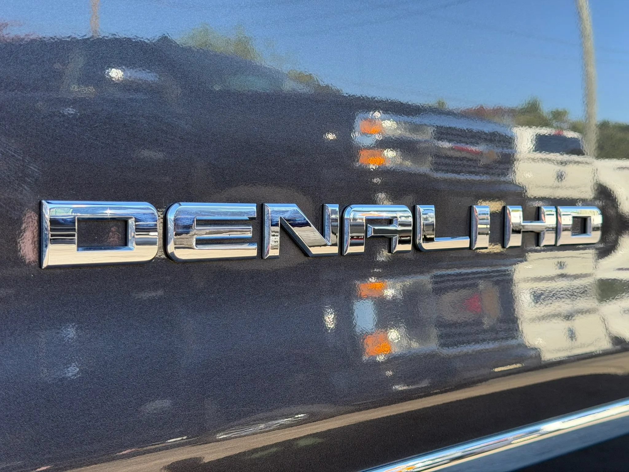 Used 2015 GMC Sierra 2500 Denali w/ Duramax Plus Package AWD/4WD image 13