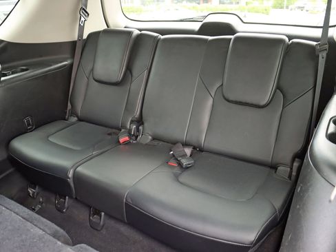 Used 2017 Nissan Armada Platinum image 32