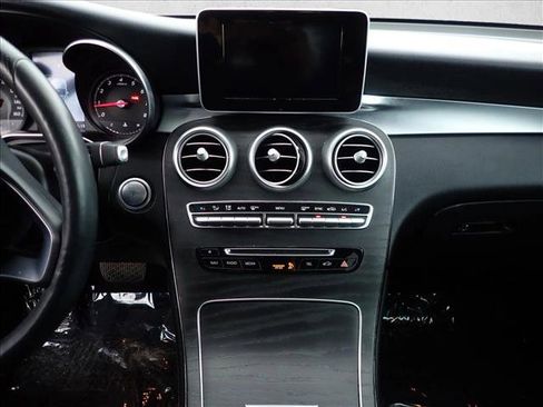 Used 2018 Mercedes-Benz GLC 300 4MATIC image 19