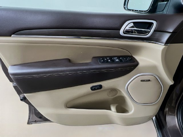 Used 2020 Jeep Grand Cherokee Summit w/ Platinum Series Group AWD/4WD image 33