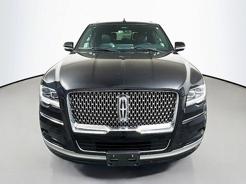 Used 2024 Lincoln Navigator Premiere image 2