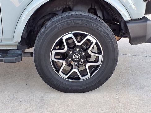 Used 2022 Ford Bronco Outer Banks image 9