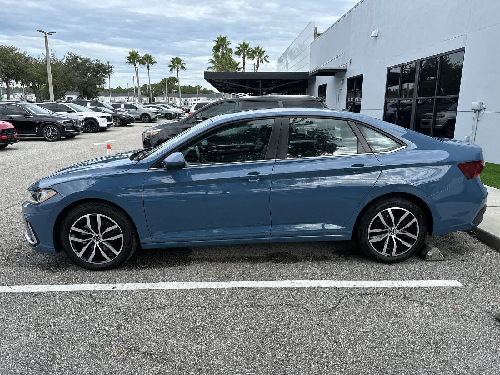 Used 2025 Volkswagen Jetta SE FWD image 5