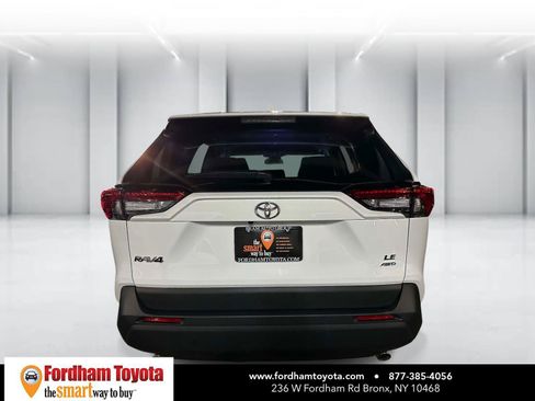 Used 2025 Toyota RAV4 LE AWD/4WD image 4