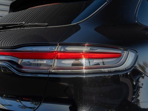 Used 2022 Porsche Macan image 14