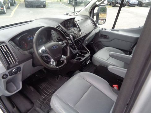 Used 2018 Ford Transit 250 148 Medium Roof RWD image 5