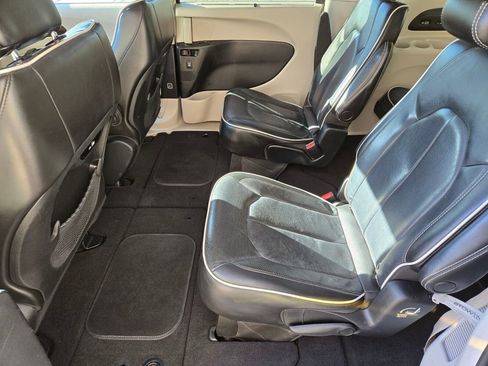 Used 2022 Chrysler Pacifica Limited image 13